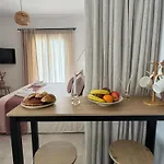 Mouzas Apartament *