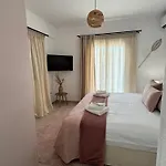 Apartament Mouzas *